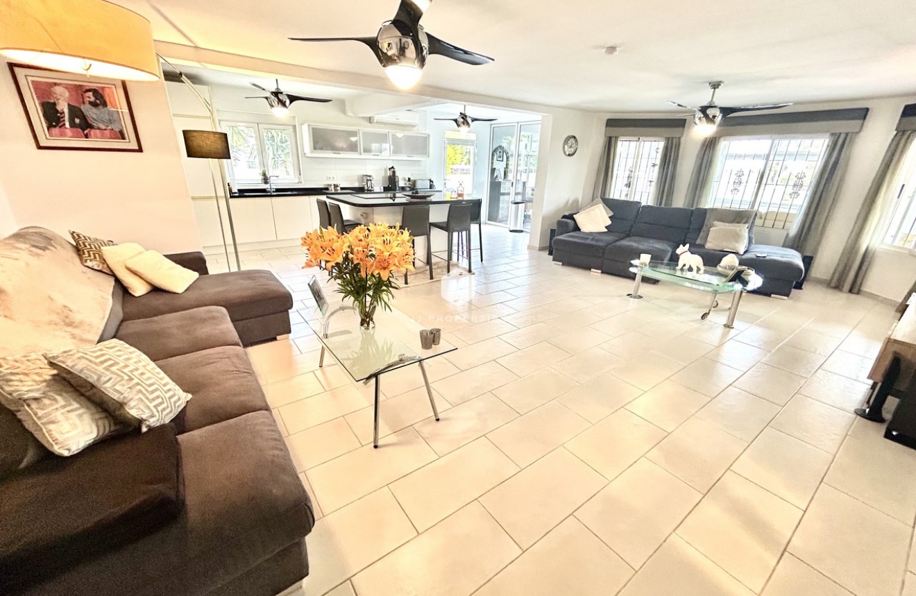 Resale - Villa -
Catral - Costa Blanca