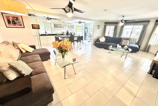 Resale - Villa -
Catral - Costa Blanca