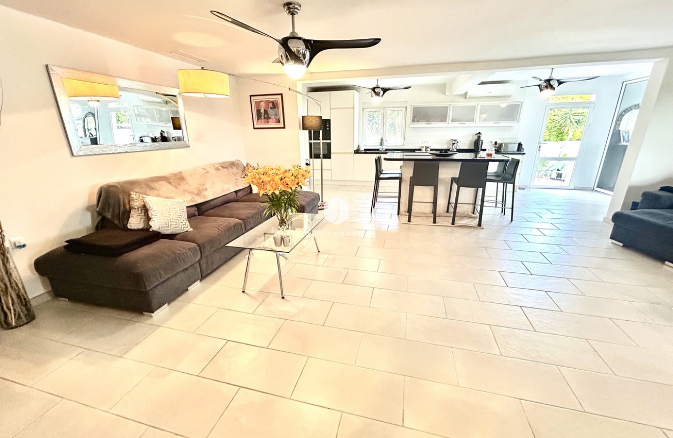 Resale - Villa -
Catral - Costa Blanca
