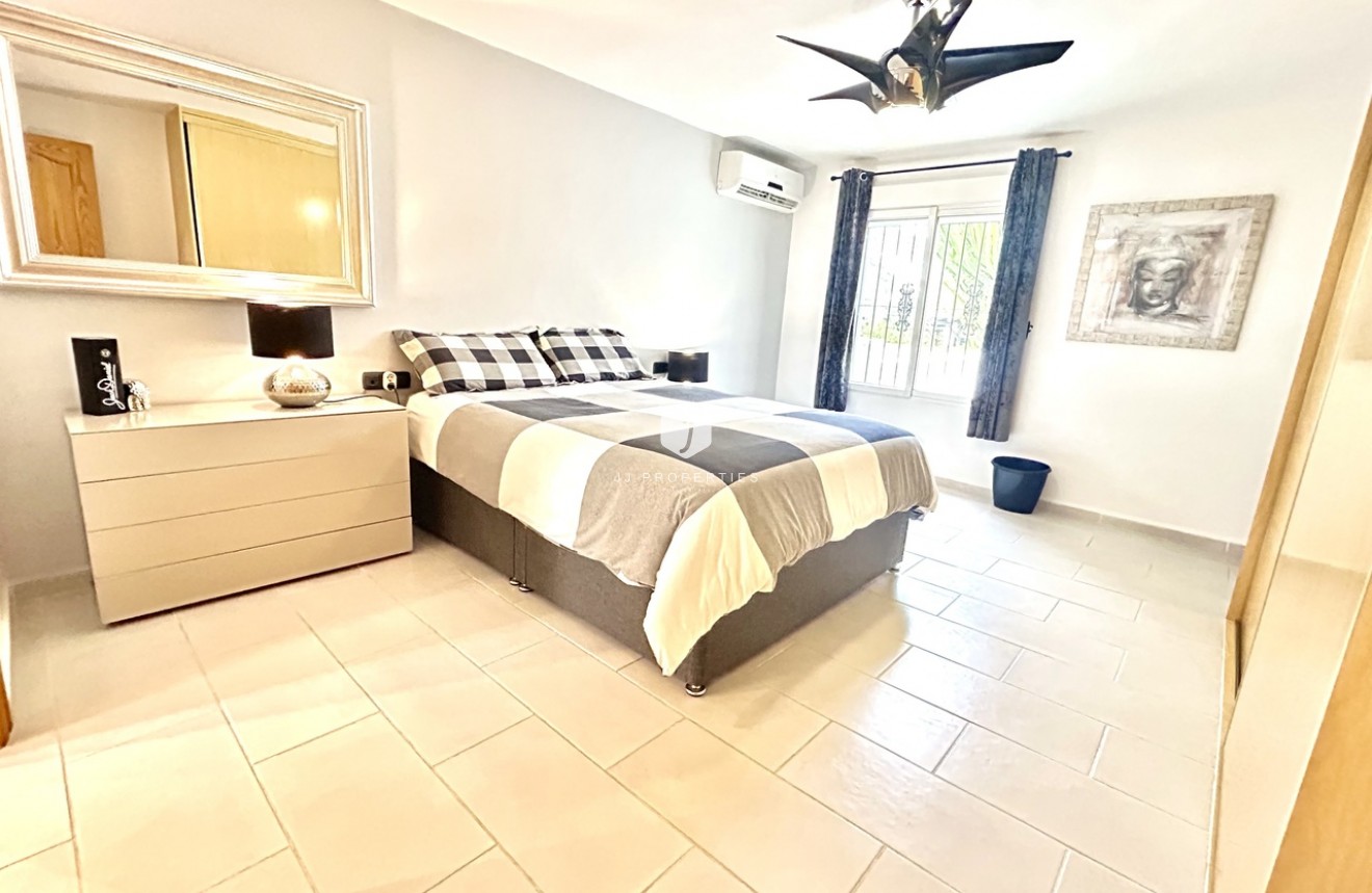 Resale - Villa -
Catral - Costa Blanca