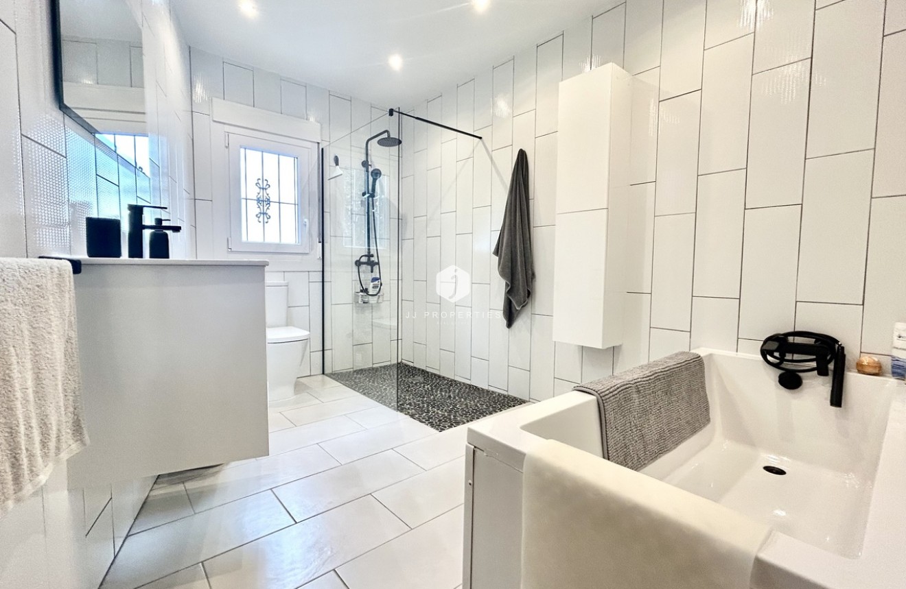 Resale - Villa -
Catral - Costa Blanca