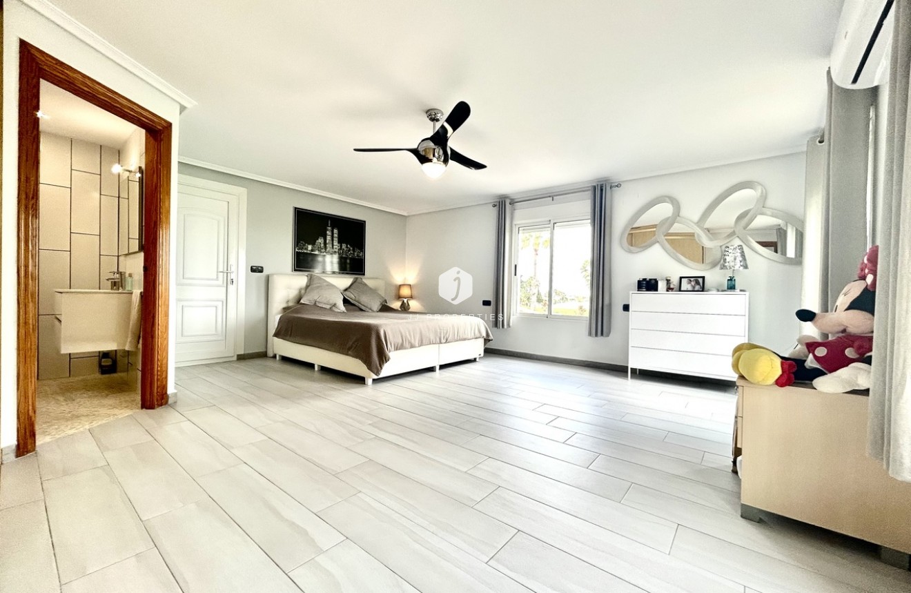 Resale - Villa -
Catral - Costa Blanca