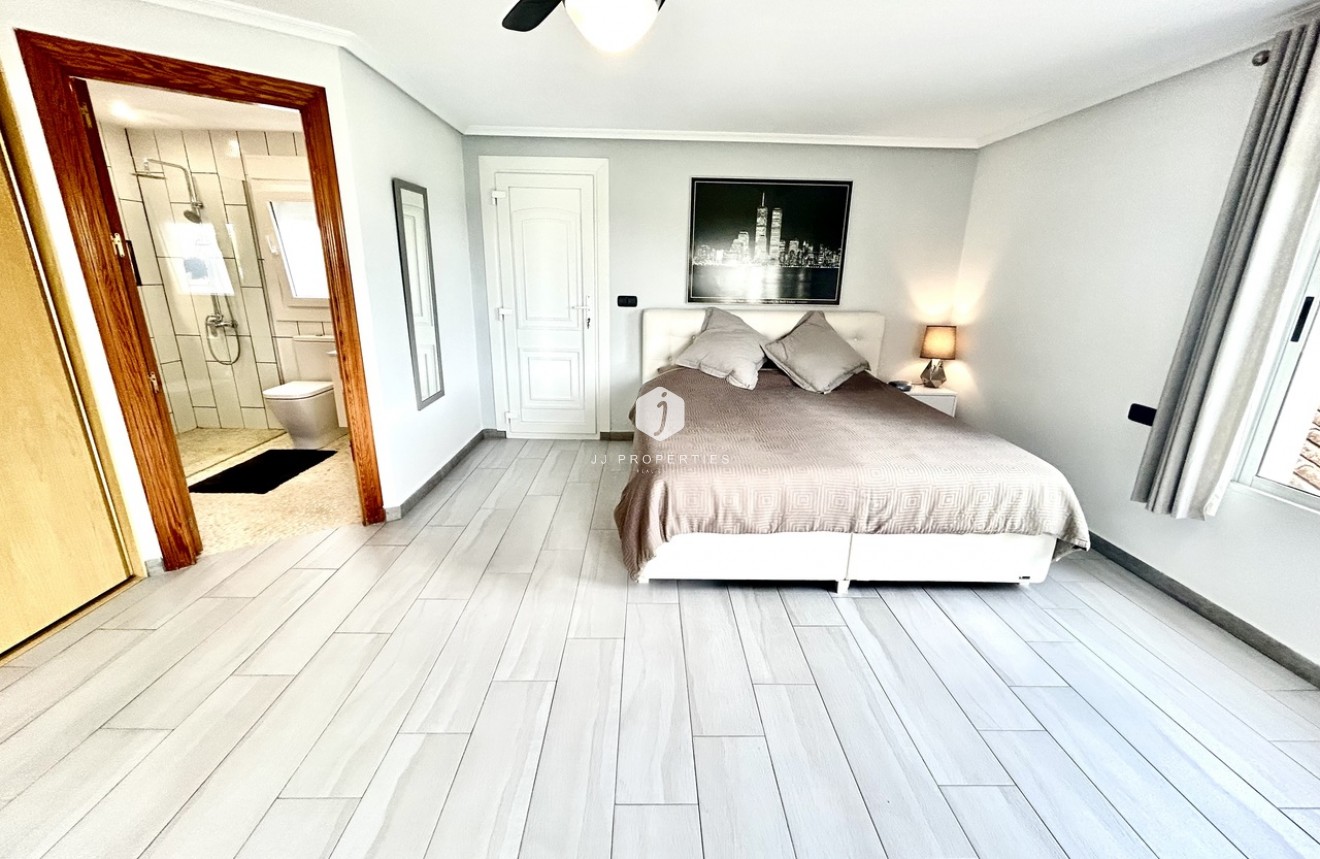 Resale - Villa -
Catral - Costa Blanca