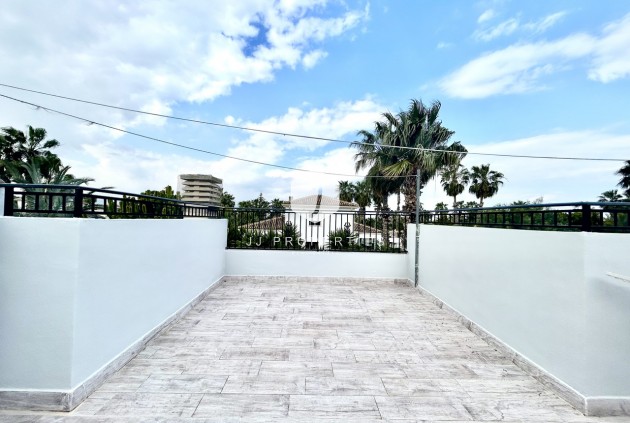 Resale - Villa -
Catral - Costa Blanca
