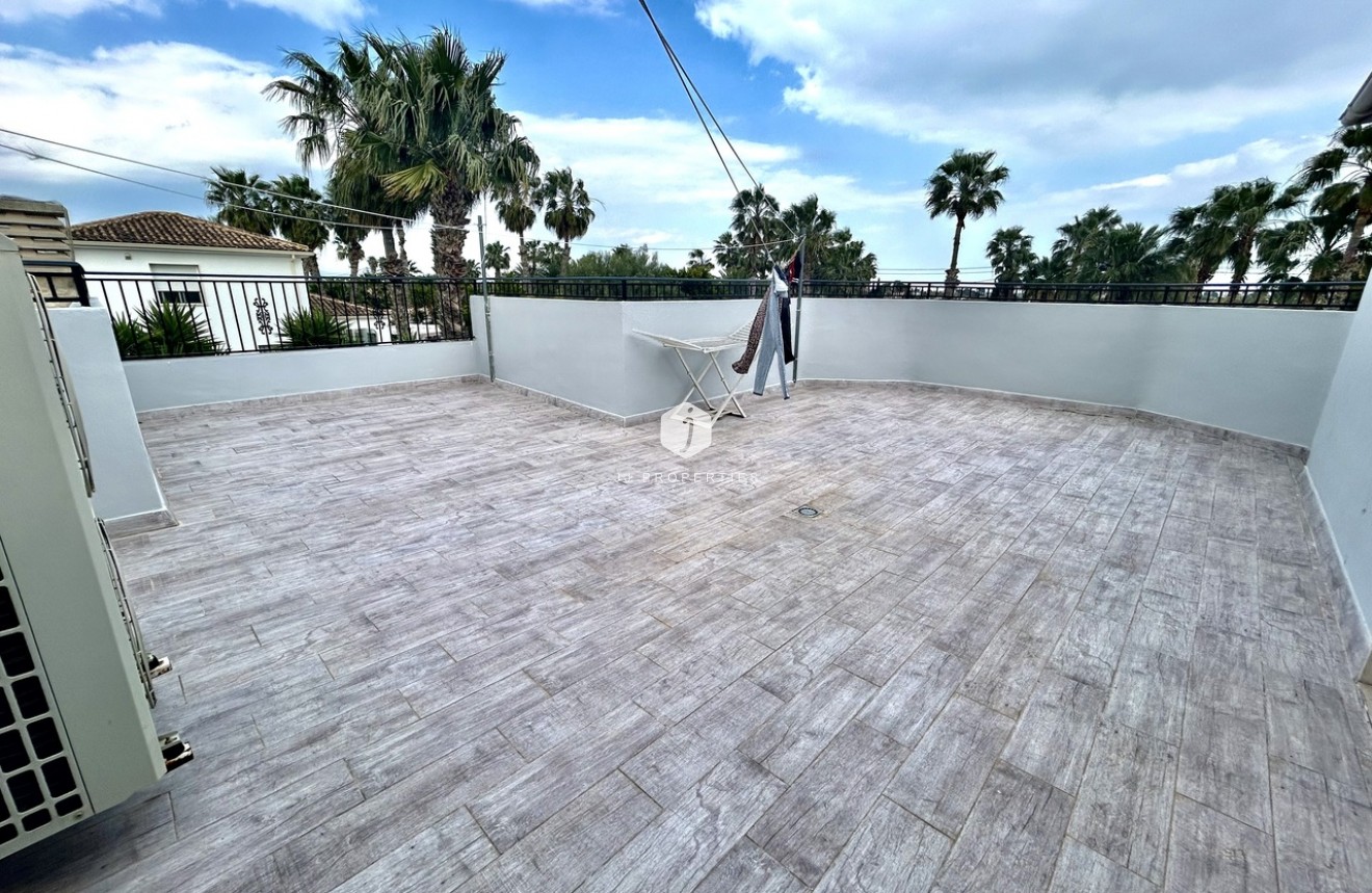 Resale - Villa -
Catral - Costa Blanca