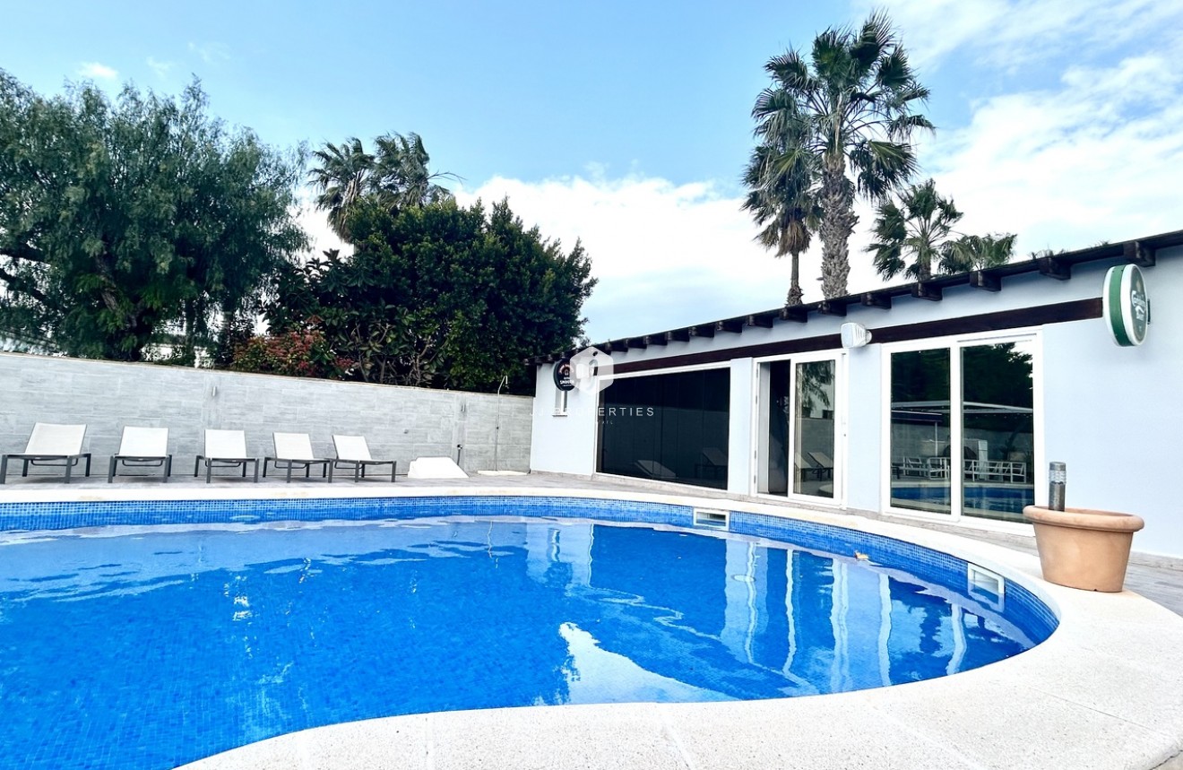 Resale - Villa -
Catral - Costa Blanca