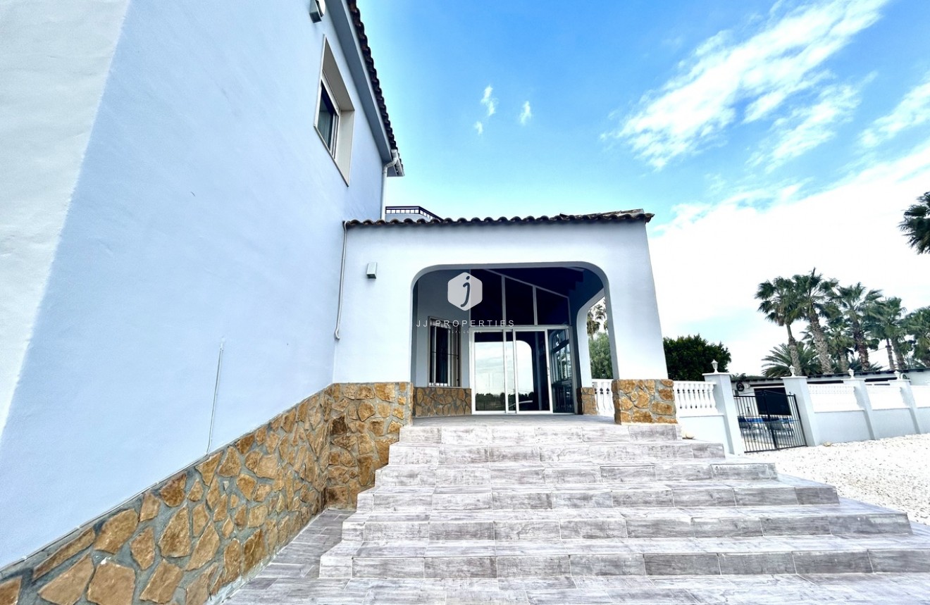 Resale - Villa -
Catral - Costa Blanca