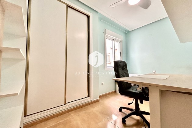 Tweedehands - Appartement / flat -
Torrevieja - Costa Blanca