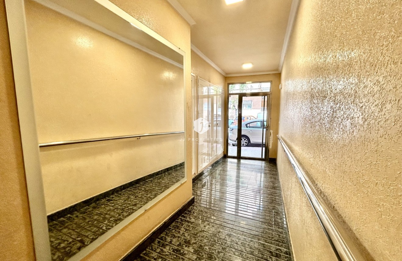 Tweedehands - Appartement / flat -
Torrevieja - Costa Blanca
