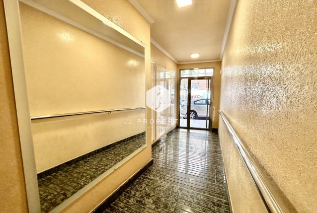 Tweedehands - Appartement / flat -
Torrevieja - Costa Blanca
