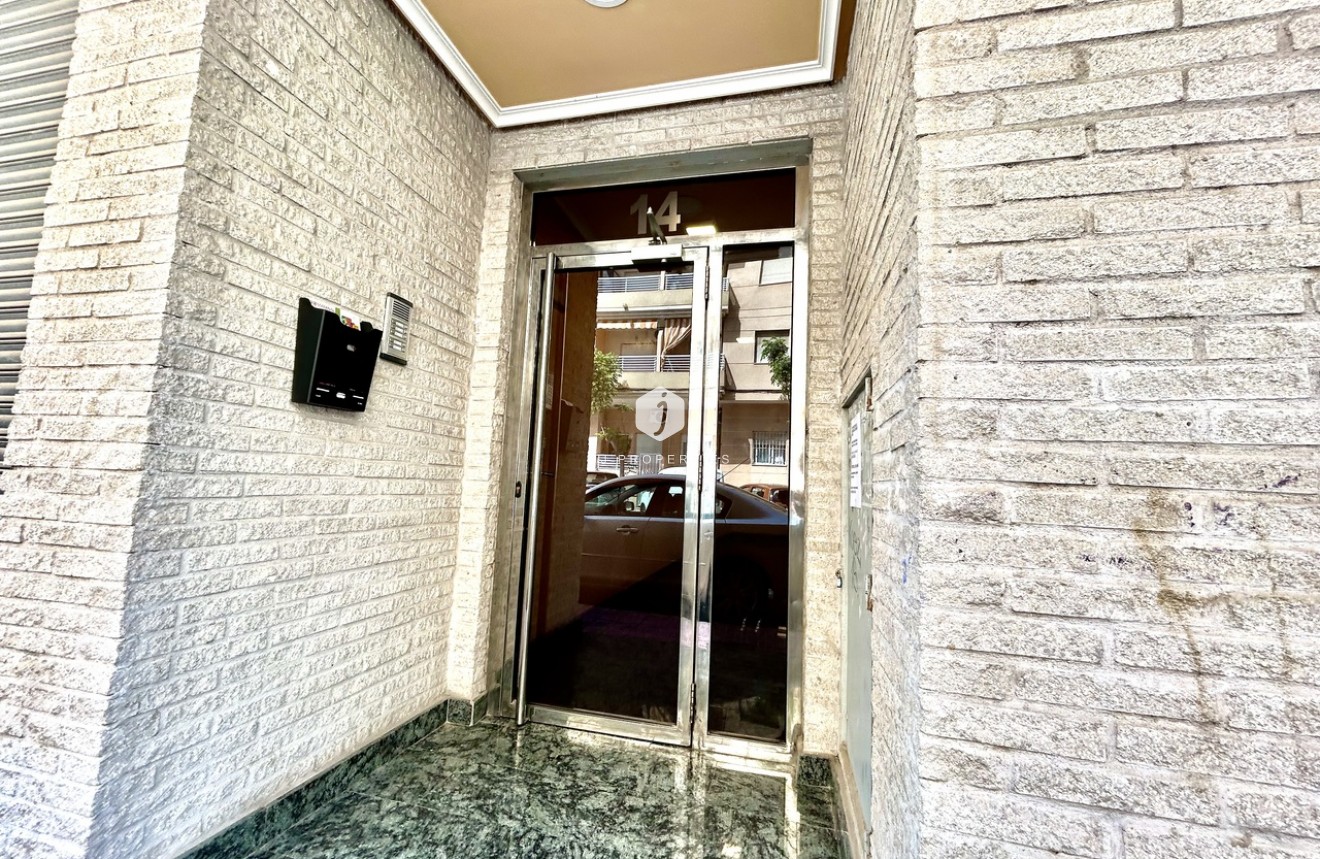 Tweedehands - Appartement / flat -
Torrevieja - Costa Blanca