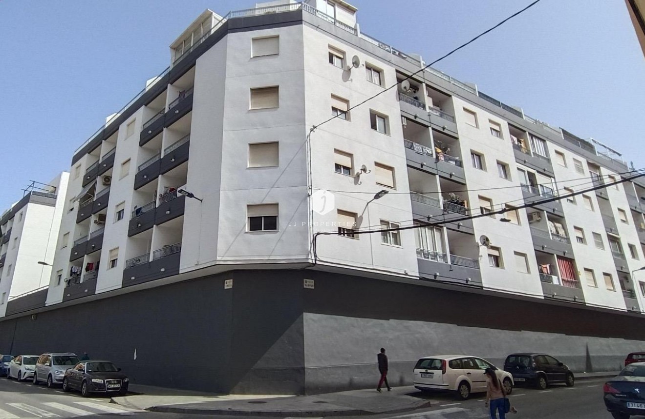 Z drugiej ręki - Mieszkanie w bloku -
Torrevieja - El molino