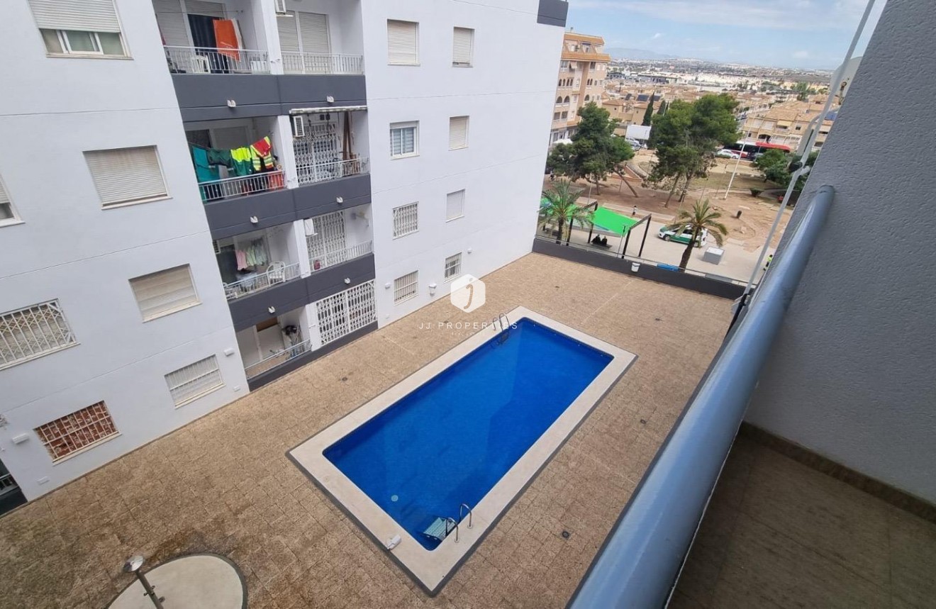 Z drugiej ręki - Mieszkanie w bloku -
Torrevieja - El molino