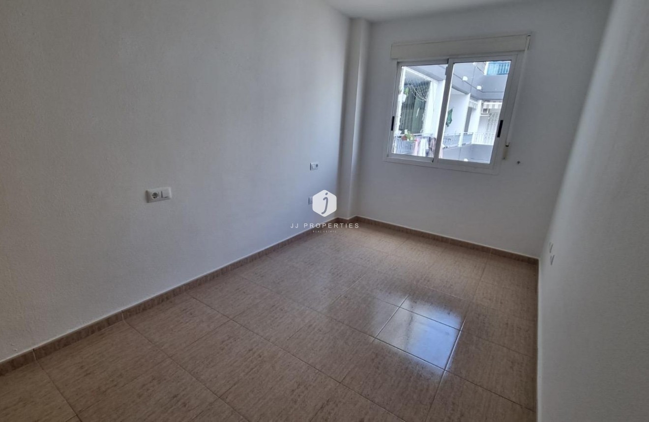 Z drugiej ręki - Mieszkanie w bloku -
Torrevieja - El molino