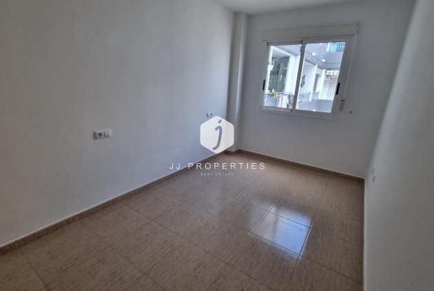 Z drugiej ręki - Mieszkanie w bloku -
Torrevieja - El molino