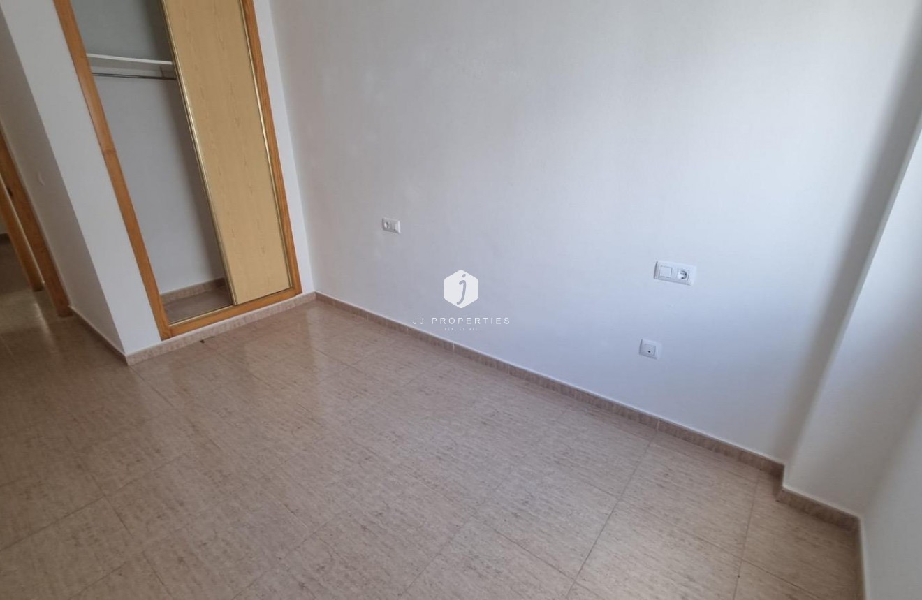 Z drugiej ręki - Mieszkanie w bloku -
Torrevieja - El molino