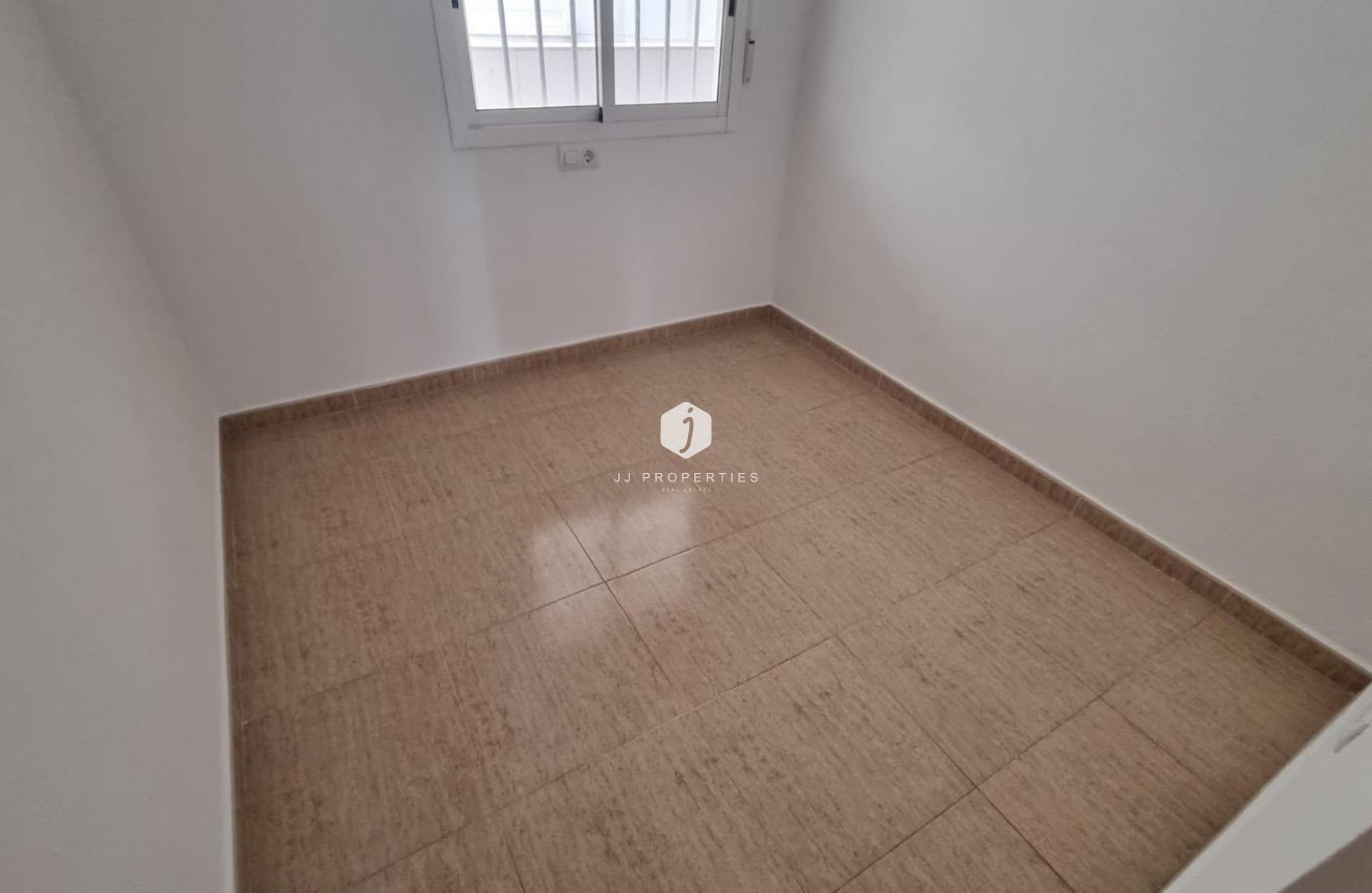 Z drugiej ręki - Mieszkanie w bloku -
Torrevieja - El molino