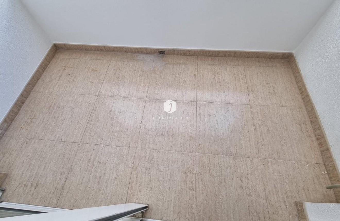 Z drugiej ręki - Mieszkanie w bloku -
Torrevieja - El molino
