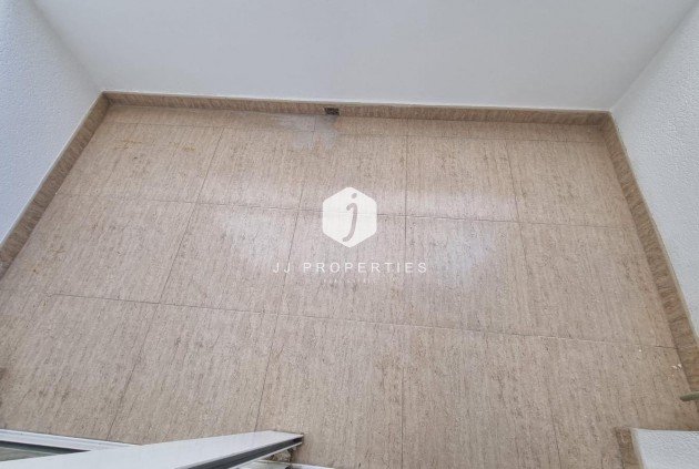 Z drugiej ręki - Mieszkanie w bloku -
Torrevieja - El molino