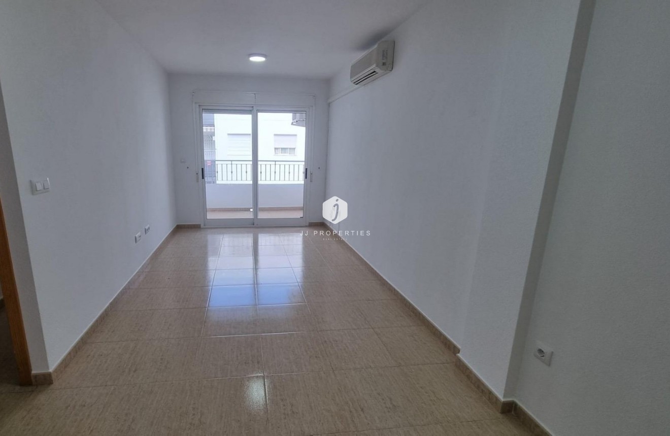 Z drugiej ręki - Mieszkanie w bloku -
Torrevieja - El molino