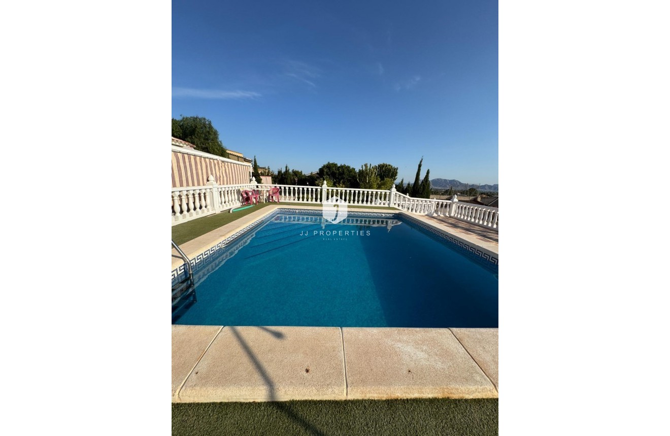 Resale - Villa -
Albatera - Partida Lomas