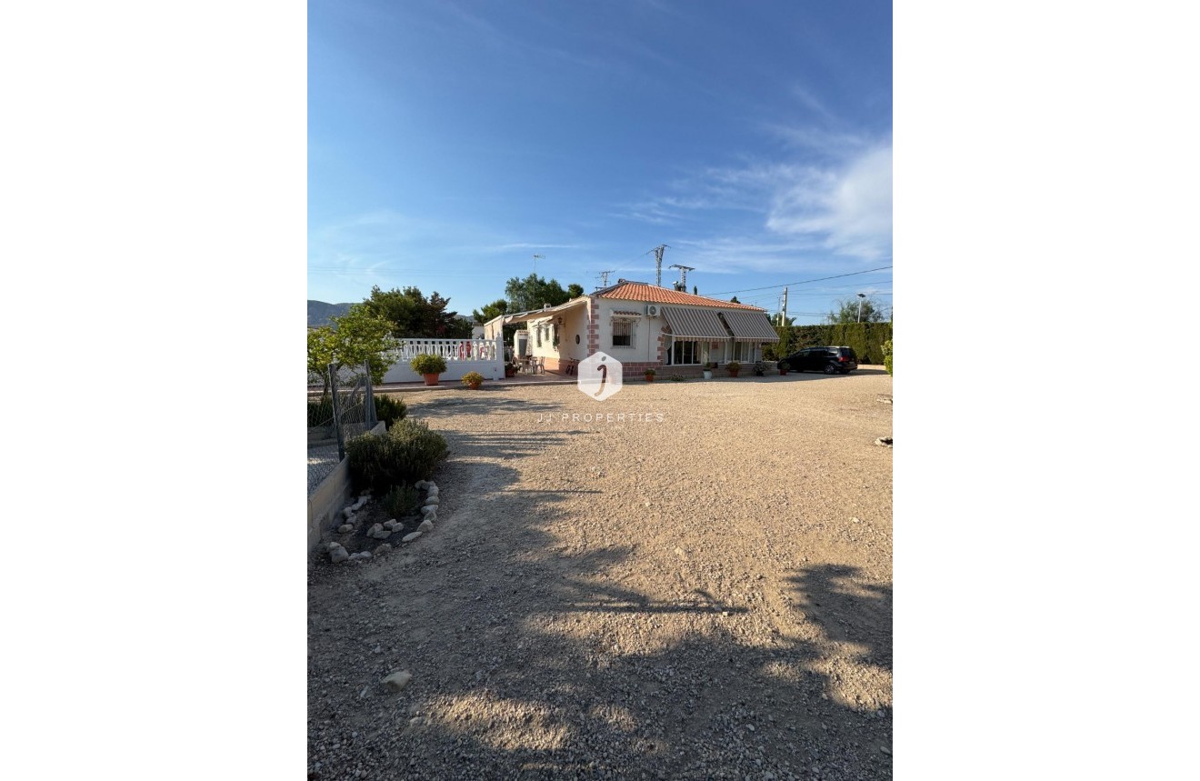 Resale - Villa -
Albatera - Partida Lomas