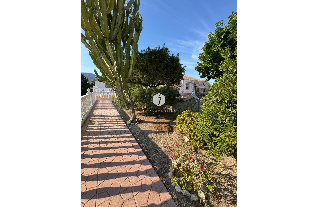 Resale - Villa -
Albatera - Partida Lomas