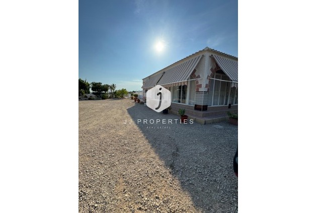 Resale - Villa -
Albatera - Partida Lomas