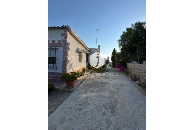 Resale - Villa -
Albatera - Partida Lomas