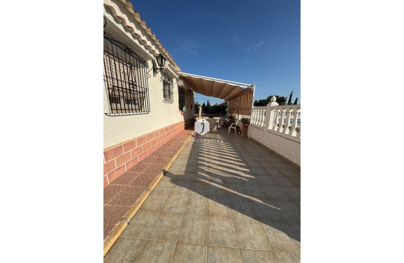 Resale - Villa -
Albatera - Partida Lomas