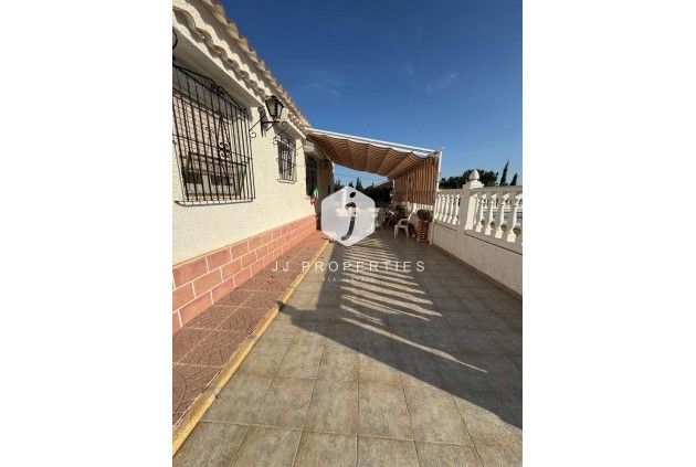 Resale - Villa -
Albatera - Partida Lomas