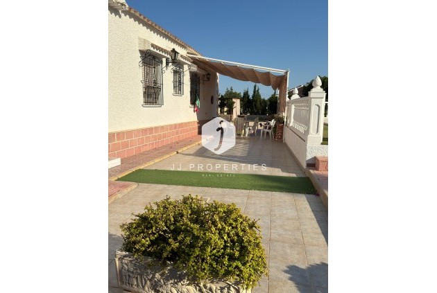 Resale - Villa -
Albatera - Partida Lomas