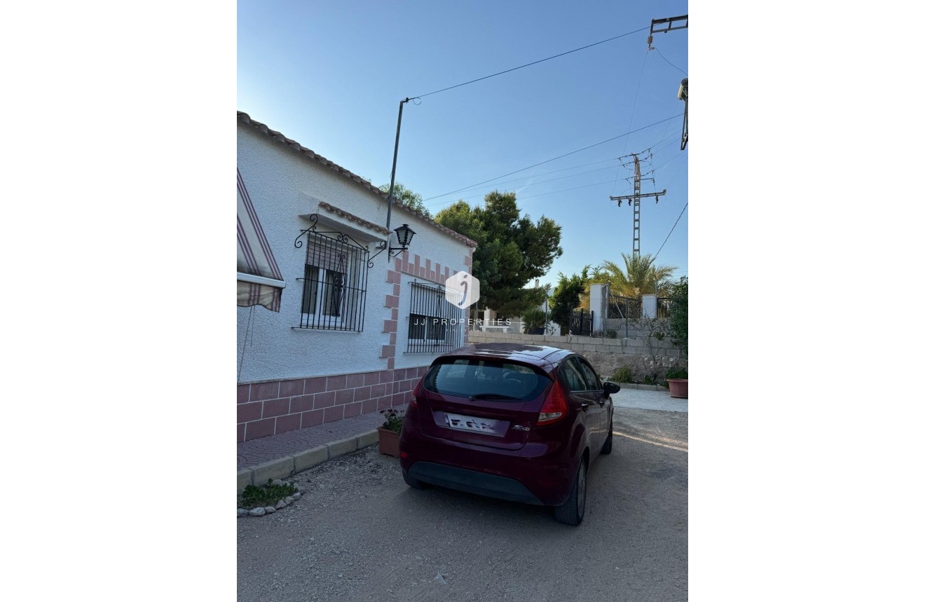 Resale - Villa -
Albatera - Partida Lomas