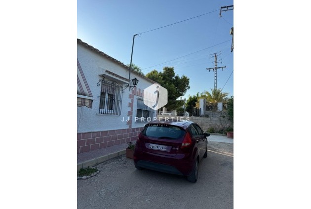 Resale - Villa -
Albatera - Partida Lomas