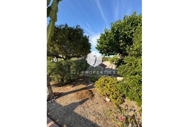 Resale - Villa -
Albatera - Partida Lomas