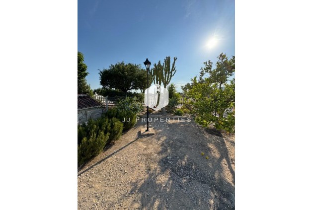 Resale - Villa -
Albatera - Partida Lomas
