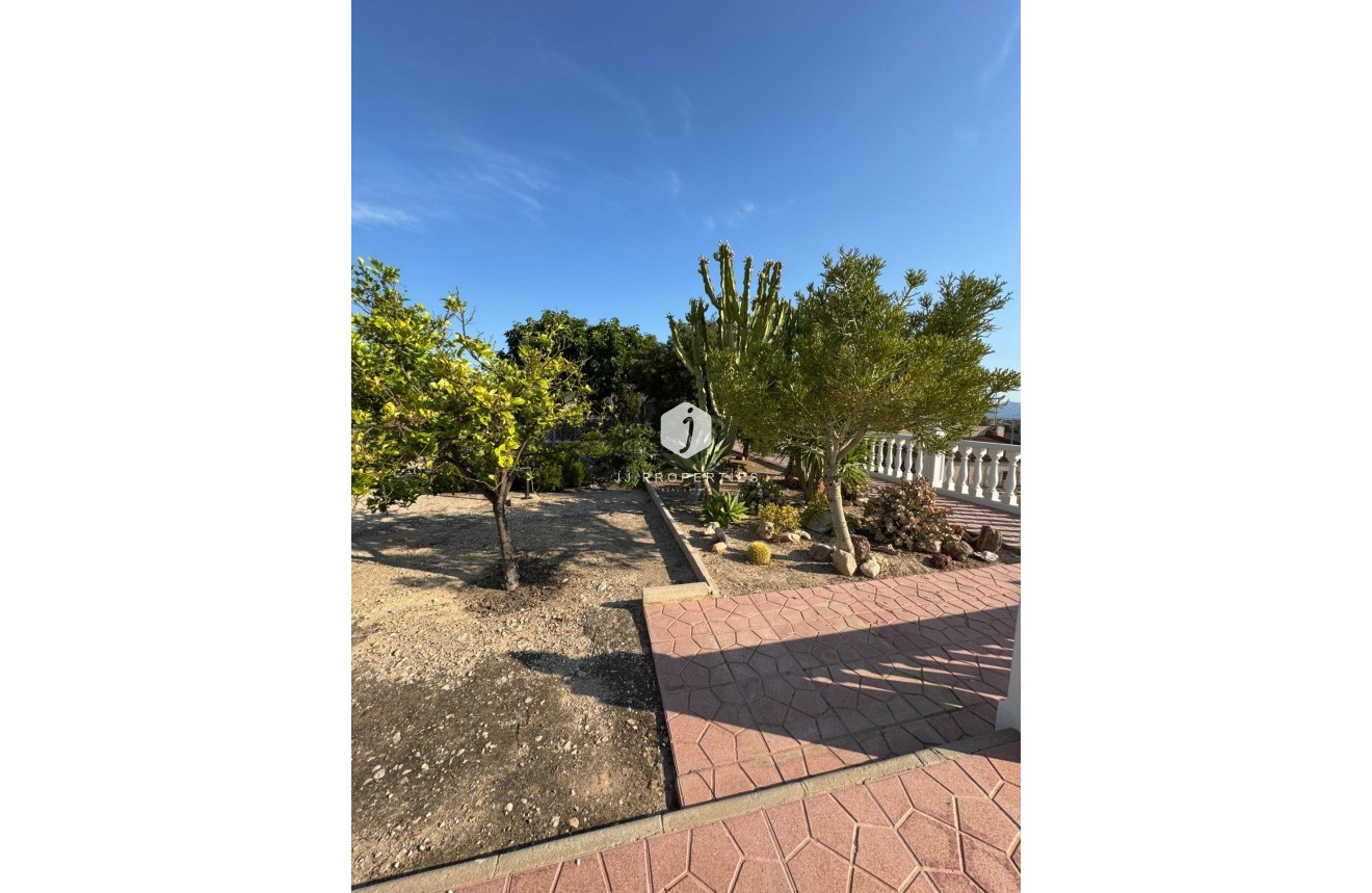 Resale - Villa -
Albatera - Partida Lomas