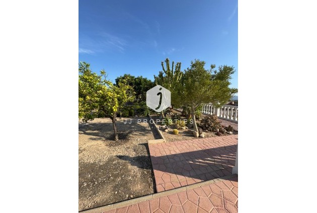 Resale - Villa -
Albatera - Partida Lomas