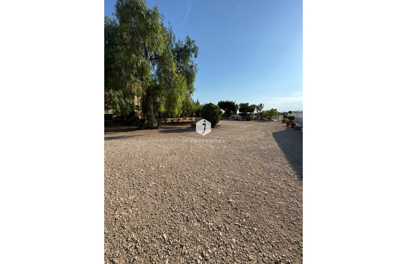 Resale - Villa -
Albatera - Partida Lomas