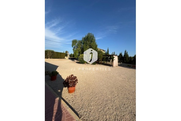 Resale - Villa -
Albatera - Partida Lomas