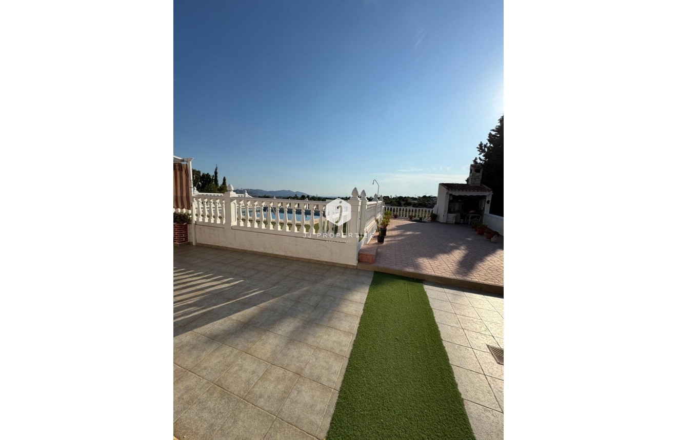 Resale - Villa -
Albatera - Partida Lomas