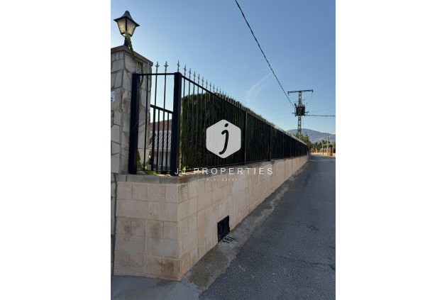 Resale - Villa -
Albatera - Partida Lomas