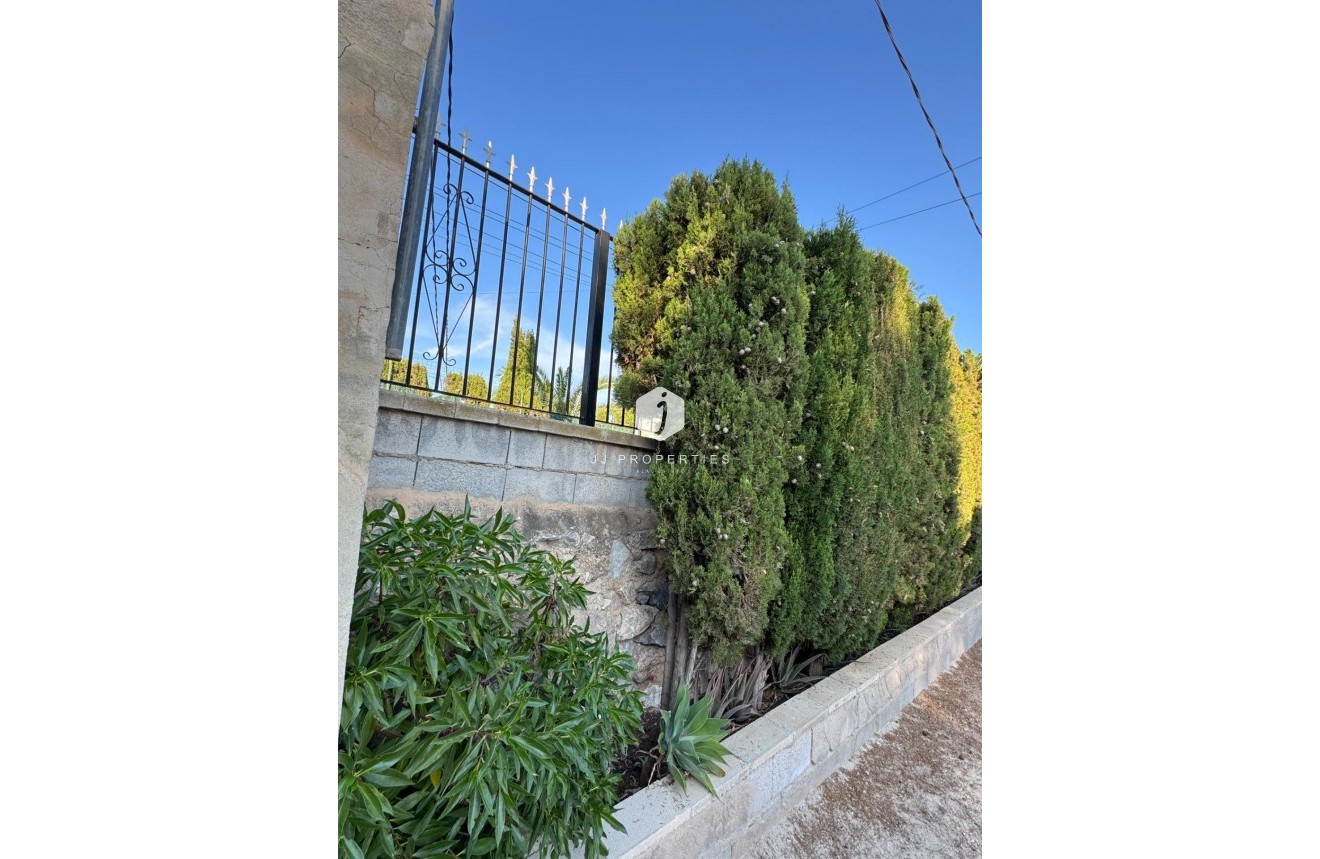 Resale - Villa -
Albatera - Partida Lomas