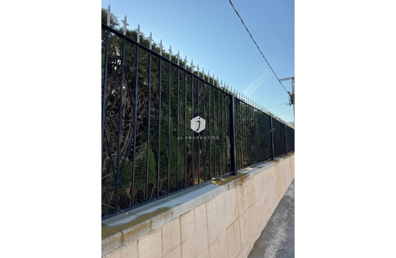 Resale - Villa -
Albatera - Partida Lomas