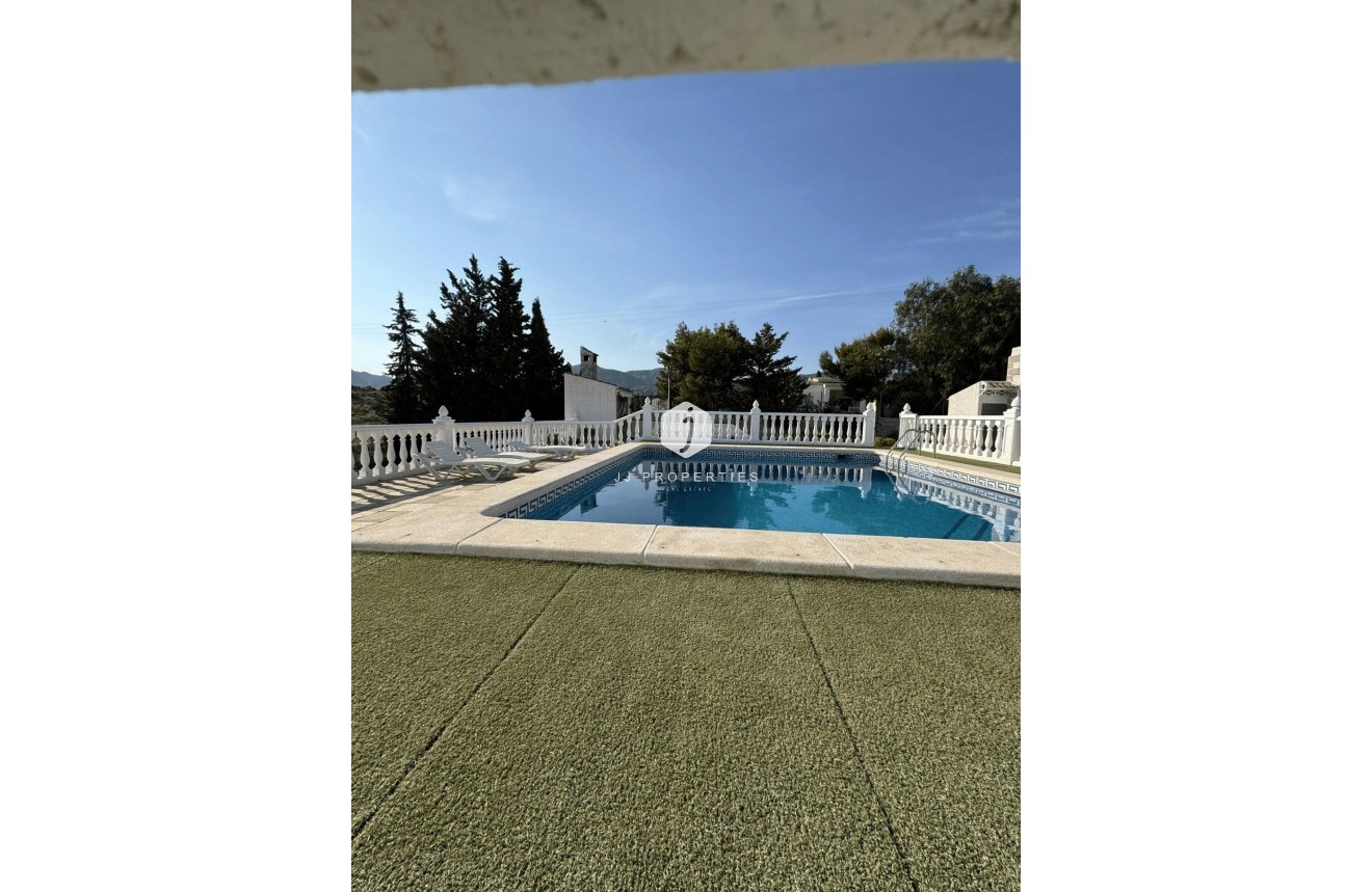Resale - Villa -
Albatera - Partida Lomas