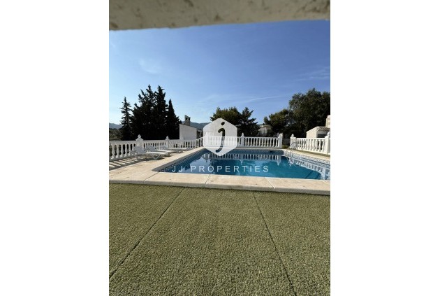 Resale - Villa -
Albatera - Partida Lomas