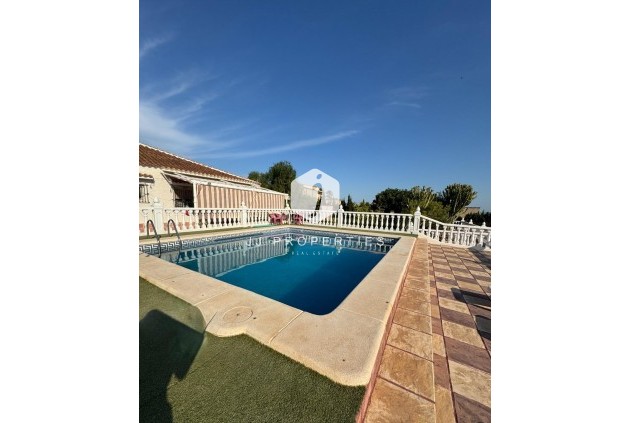 Resale - Villa -
Albatera - Partida Lomas