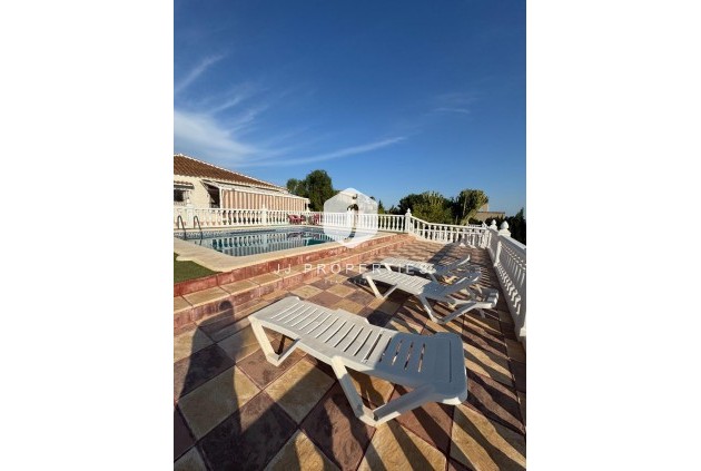 Resale - Villa -
Albatera - Partida Lomas