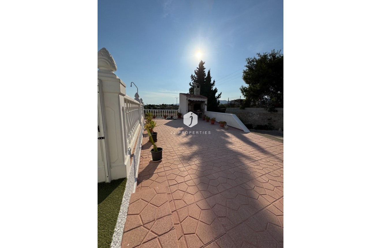 Resale - Villa -
Albatera - Partida Lomas