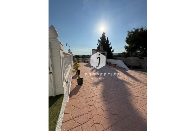 Resale - Villa -
Albatera - Partida Lomas